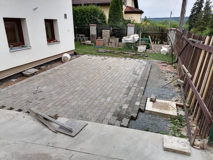 Betonové ploty, přístřešky a pergoly — realizace 1