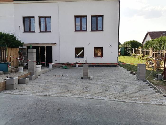 Betonové ploty, přístřešky a pergoly — realizace 2