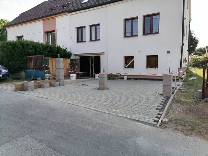 Betonové ploty, přístřešky a pergoly — realizace 3