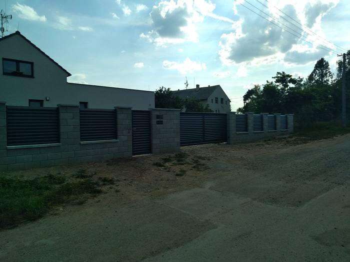 Betonové ploty, přístřešky a pergoly — realizace 10