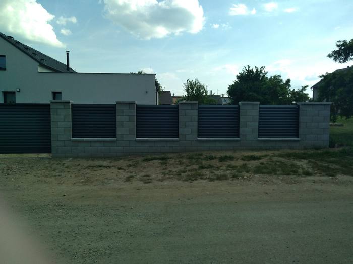 Betonové ploty, přístřešky a pergoly — realizace 15